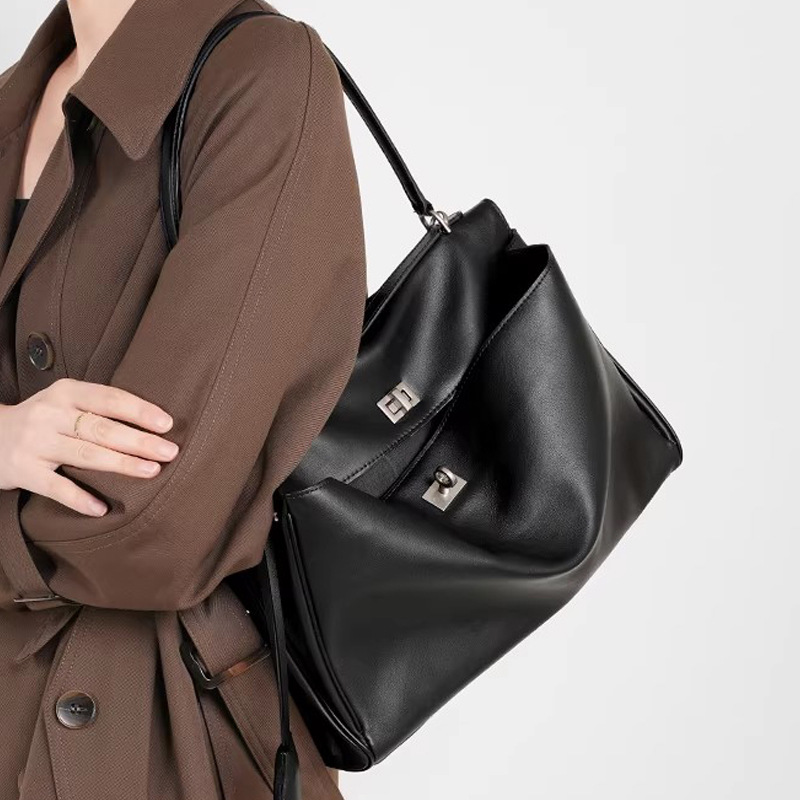 Sculpted Leather Commuter Bag - handle detail
