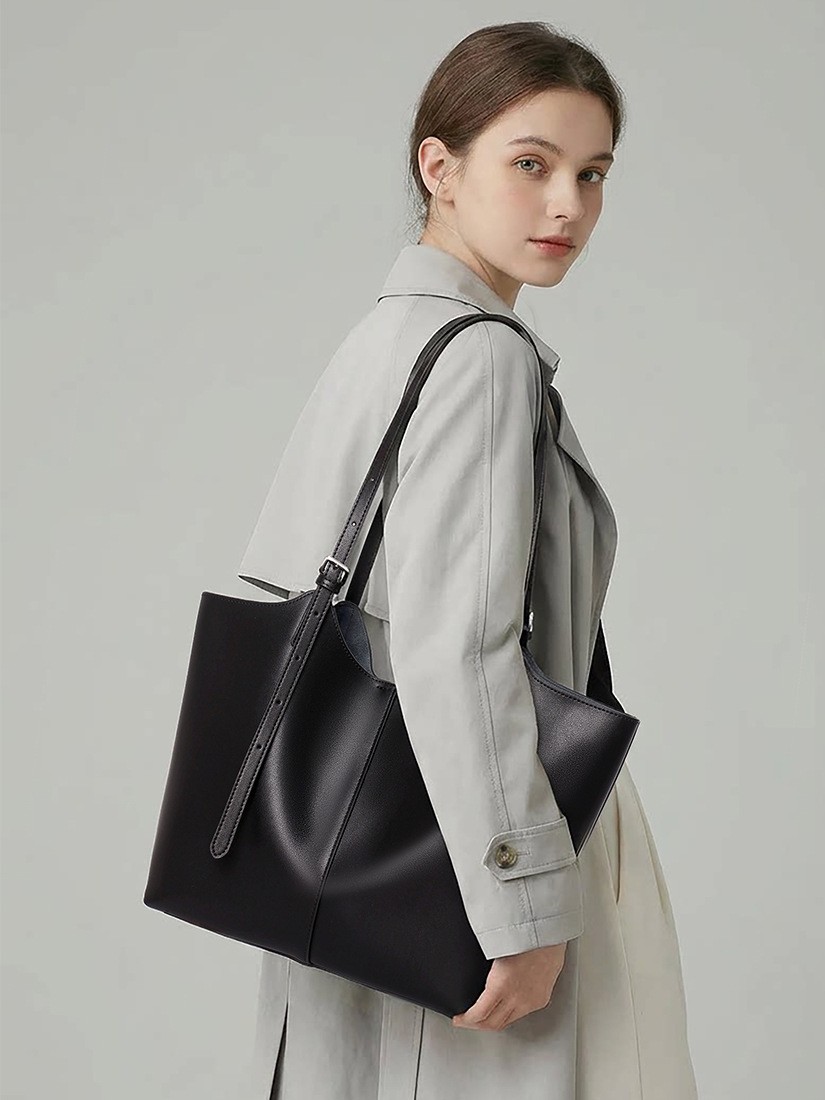Structured Leather Day Tote - strap detail