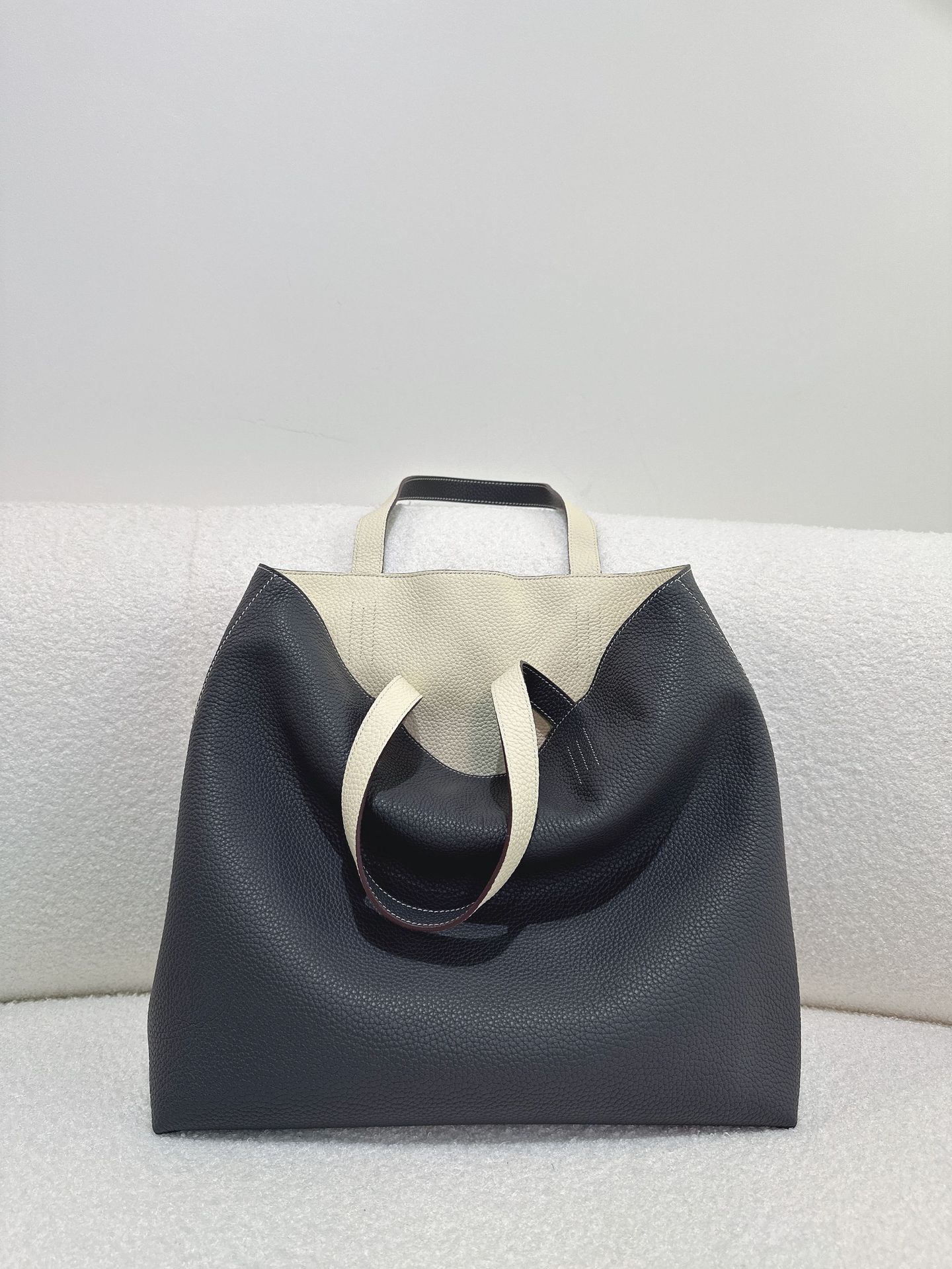 Reversible Grain Leather Tote - handle detail